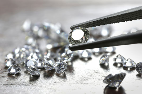 Natürlicher Diamant oder im Labor hergestellter Diamant? Natürlicher Diamant oder im Labor hergestellter Diamant?
